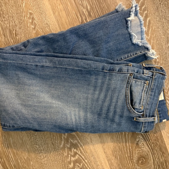 **WOMEN’S LEVI’S** - Picture 3 of 5